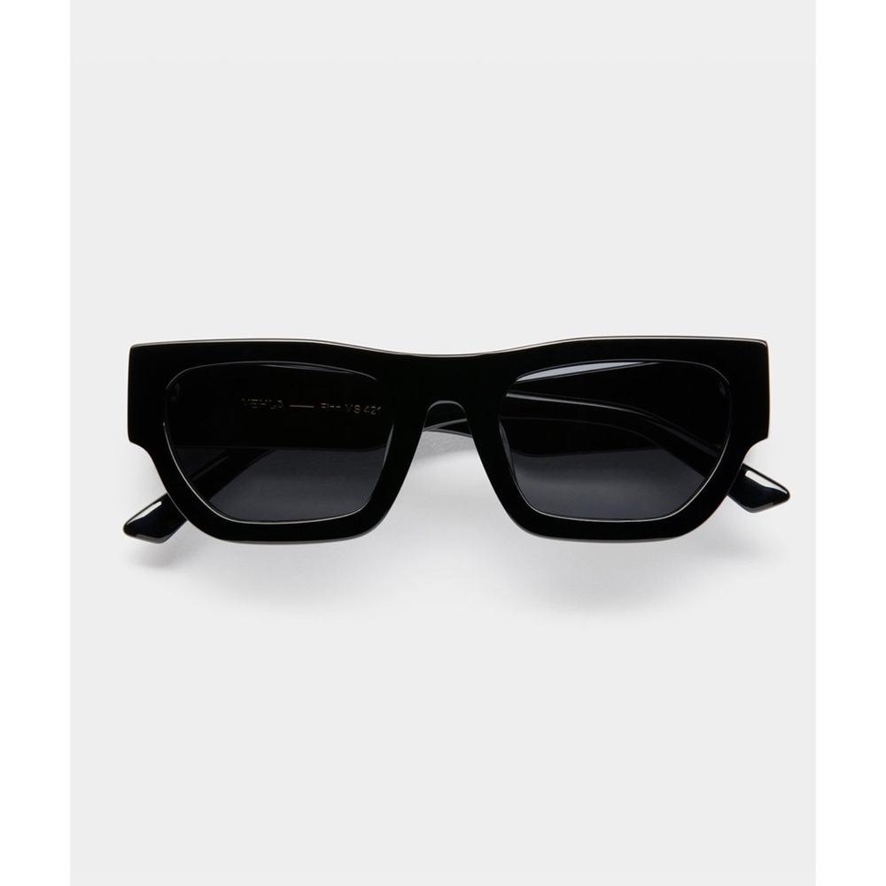 Vehla “FINN” sunglasses in black/smoke